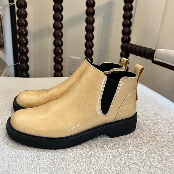 NWOT Franco Sarto Jellisa Patent Chelsea Boot in Beige - Picture 3 of 10